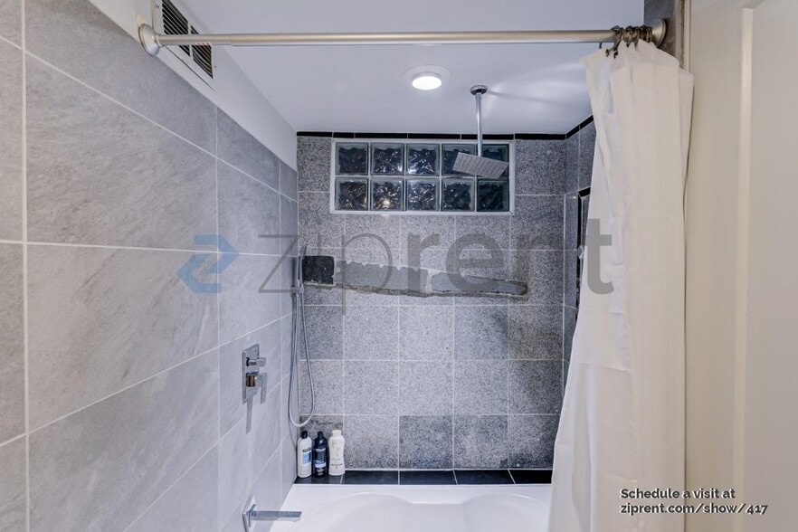 Building Photo - 17363 Park Ave