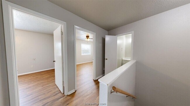 Building Photo - 1327 Airline Dr