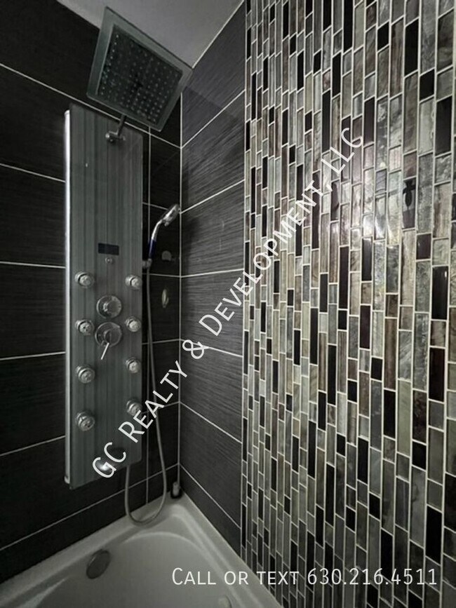 Building Photo - ***HIGHPOINT COMMUNITY / GORGEOUS UPDATED ...