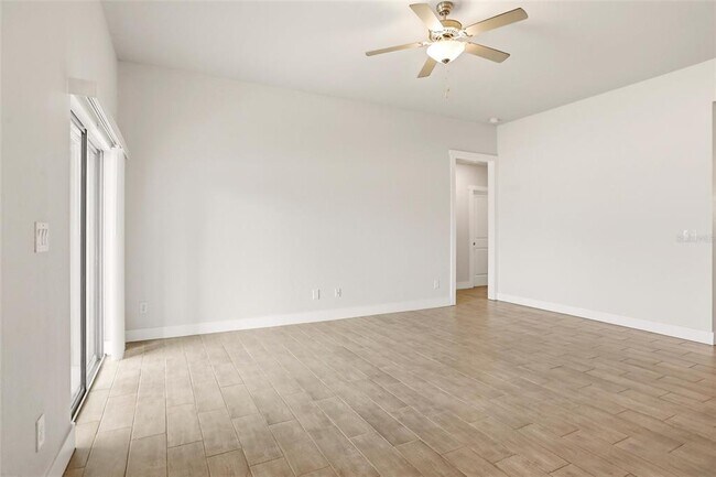 Building Photo - 870 Columbia St