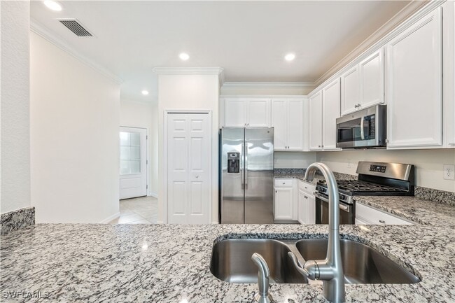 Building Photo - 17596 Woodland Ct