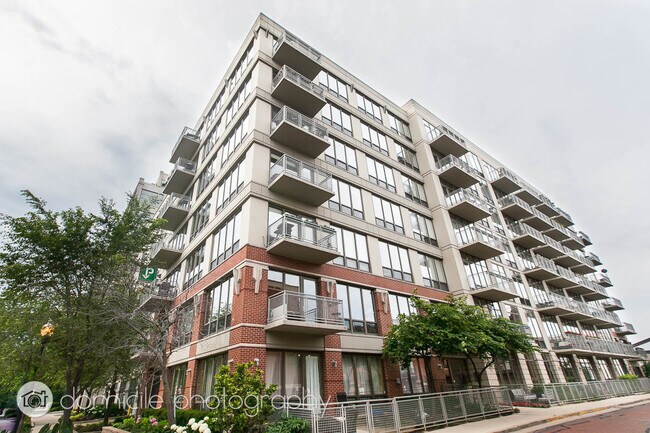 Primary Photo - 1000 N Kingsbury St