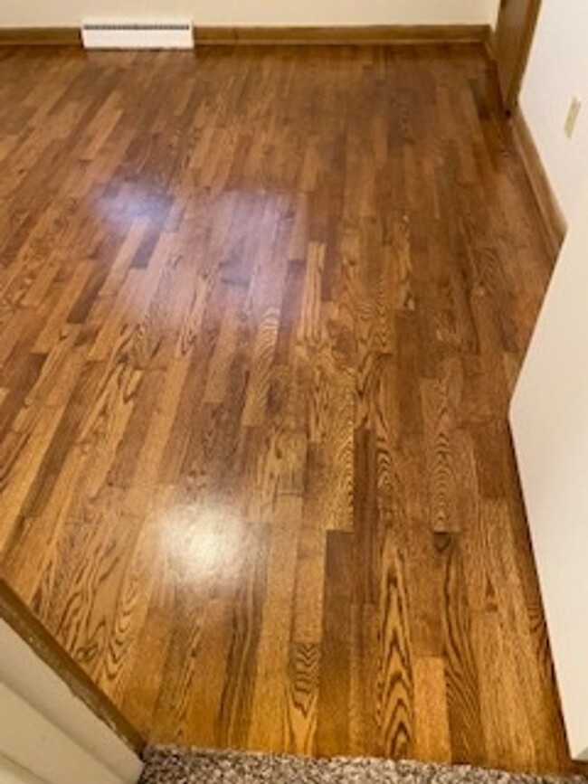 Building Photo - 3 Bed, 1 1/2 Bath, 1 Car Garage, Fenced Yard!