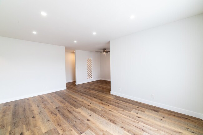 Building Photo - 2233 Ridgeley Dr