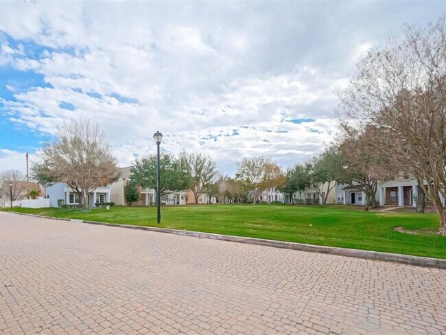 Building Photo - 3811 E Traditions Ct