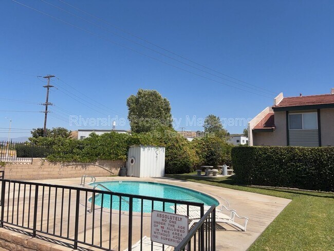 Building Photo - 2255 Cahuilla St