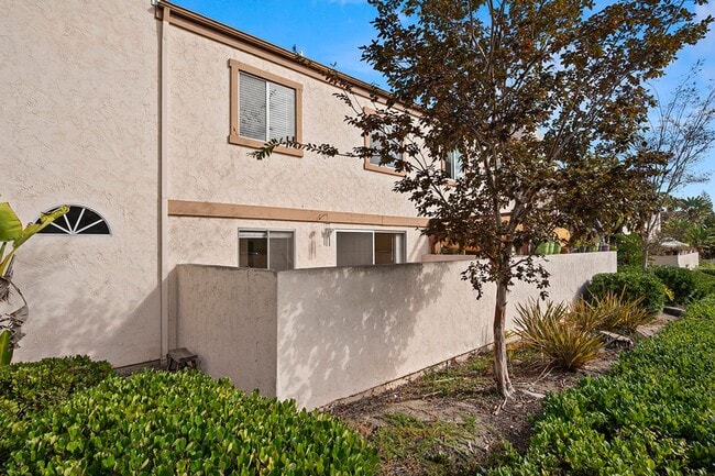 Building Photo - Spacious 4-Bedroom 2.5-Bathroom Townhome 50% Off 1st Month!