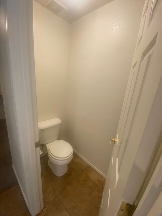 Building Photo - Stunning Home in Kingman – Spacious, Moder...