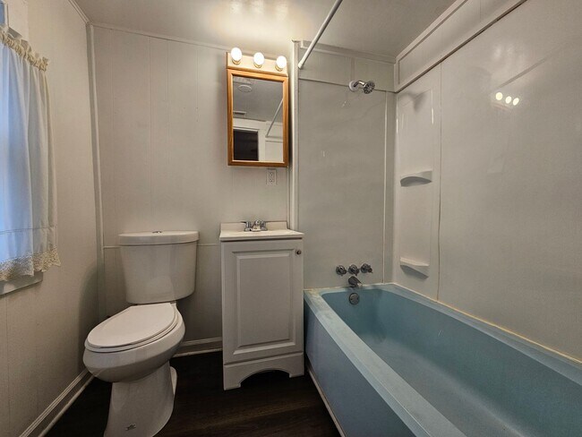 Building Photo - 3408 Bainbridge Blvd