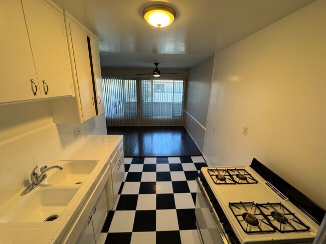 Building Photo - 5420 Russell Ave