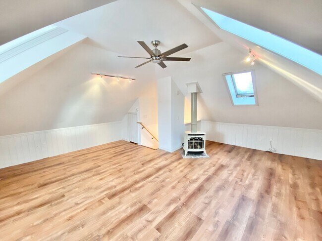 Building Photo - 69 Russell St