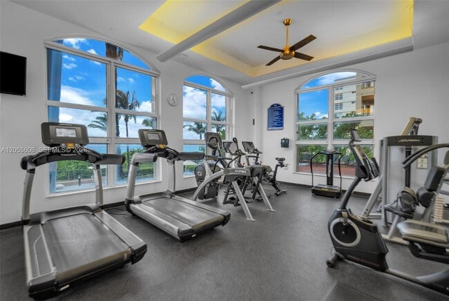 Building Photo - 2065 S Ocean Dr