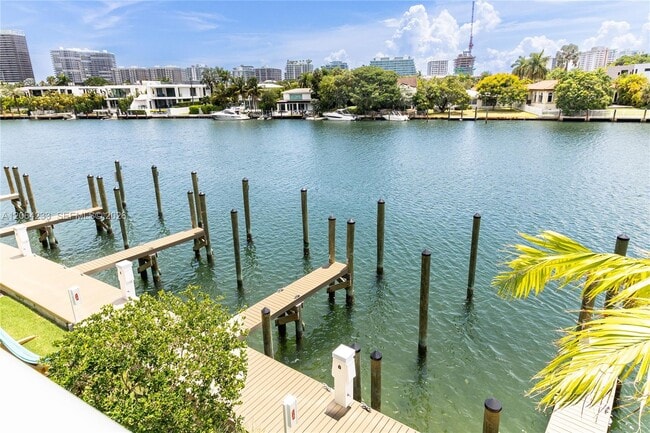 Building Photo - 9221 E Bay Harbor Dr