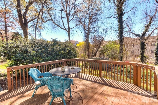 Building Photo - 1308 Mockingbird Ln