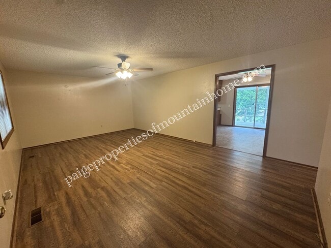 Building Photo - Post Oak Home