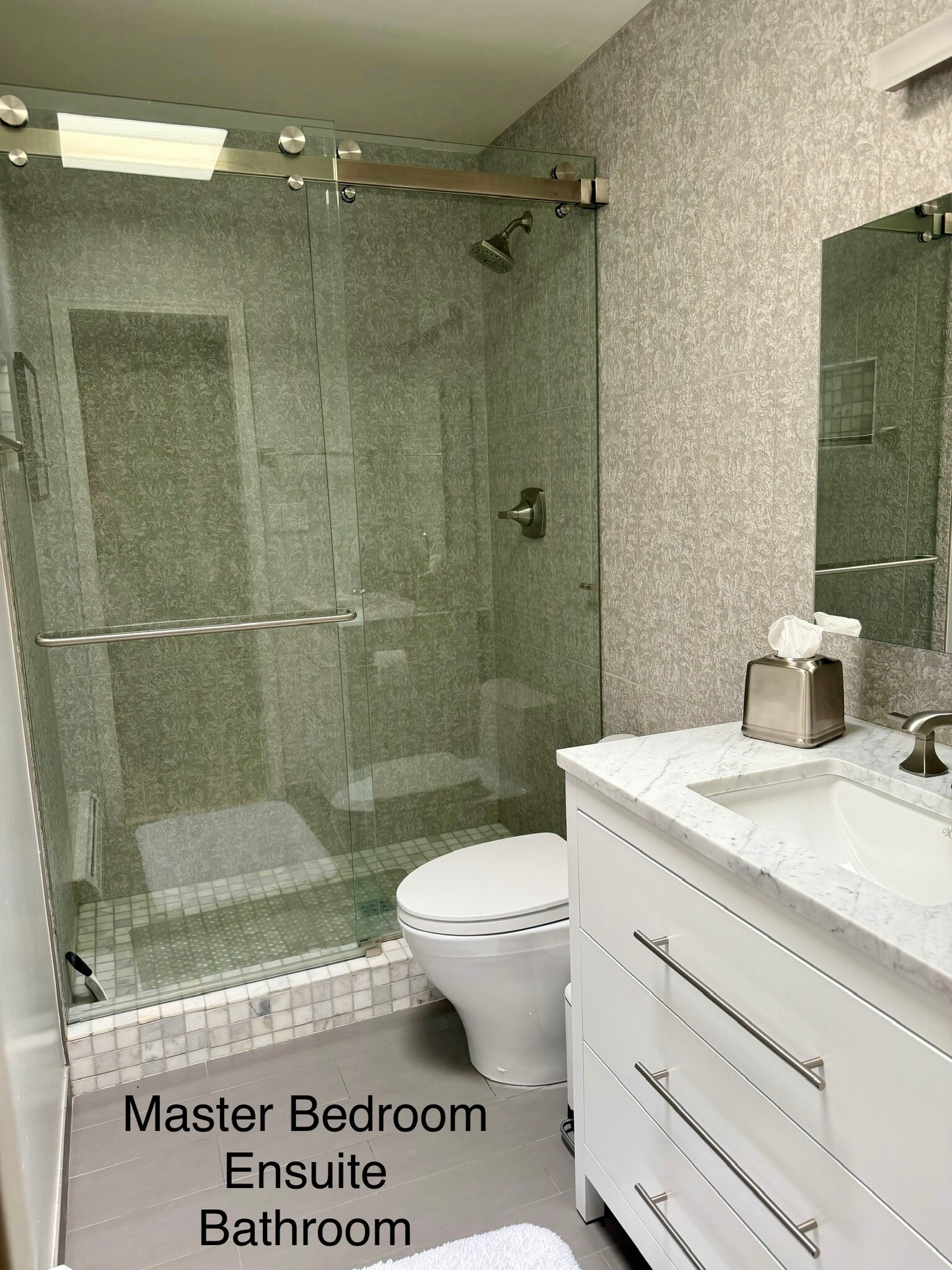 Ensuite Master Bedroom Bathroom - 615 Bishops Lodge Rd