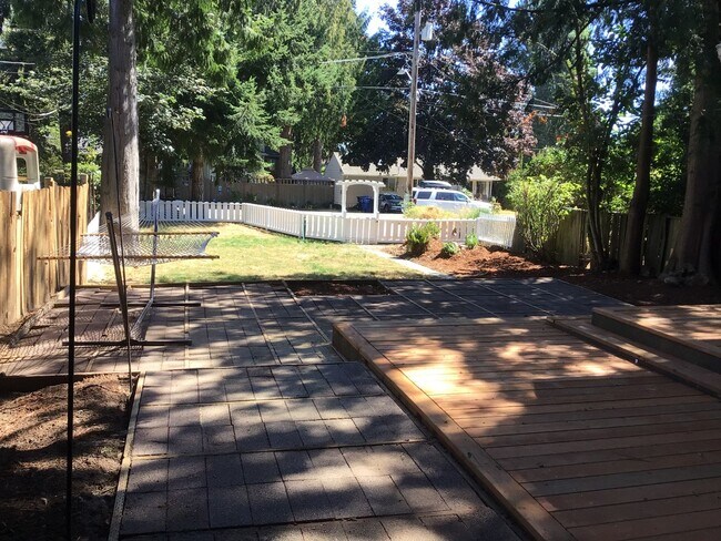 Building Photo - Arbor Heights Bungalow, Available early Oc...