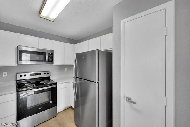 Building Photo - 2300 E Silverado Ranch Blvd