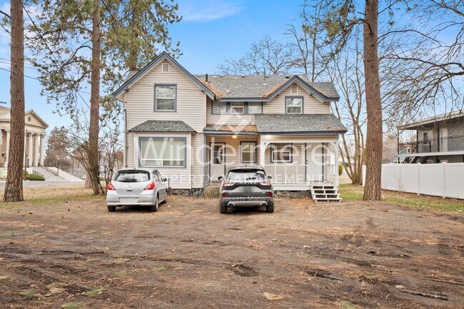 Building Photo - 1425 W 8th Ave