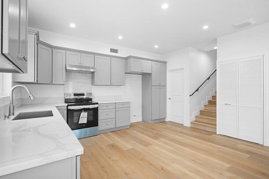 Building Photo - 6645 Fair Ave
