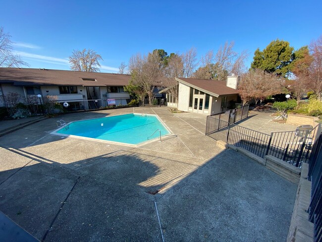 Building Photo - 1 Bed 1 Bath Condo In Walnut Creek *REMODE...