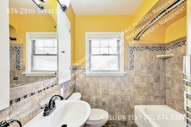 Building Photo - 824 29th St