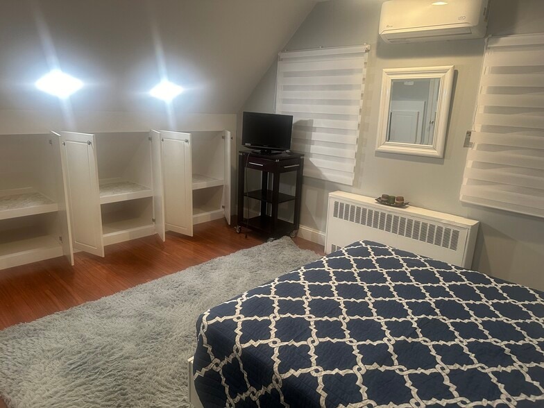 Building Photo - 8 Bunting Ln