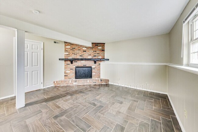 Building Photo - 5310 Shelbyville Rd