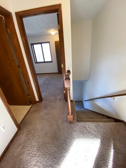 Building Photo - 1933 Hoyt Ave