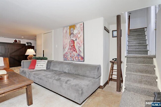 Building Photo - 2 Maysenger Rd