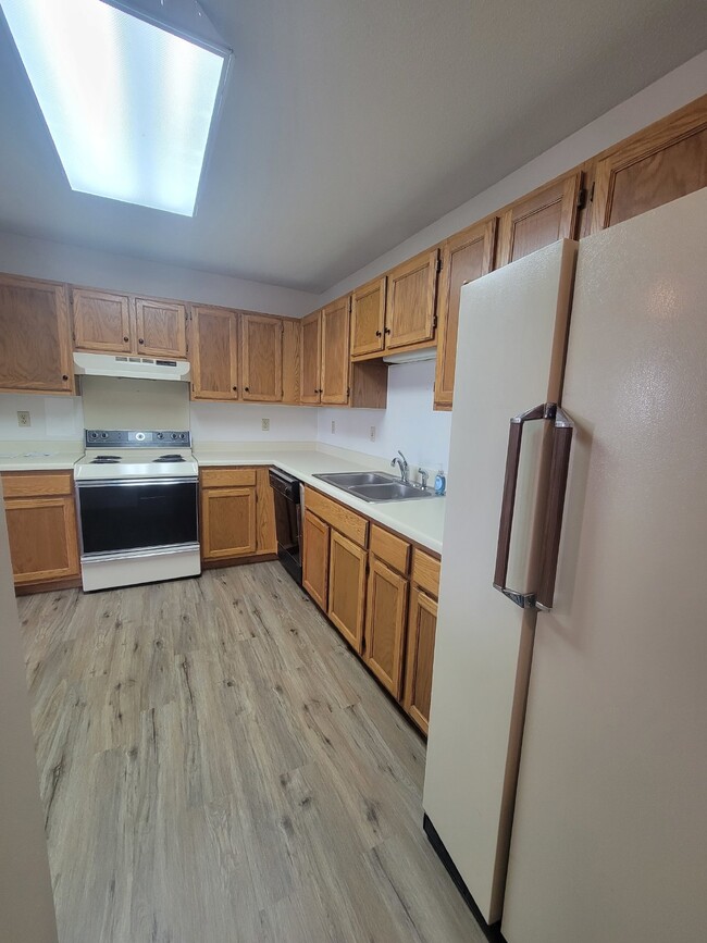 Building Photo - 55+ community for rent - 2 bedroom overloo...