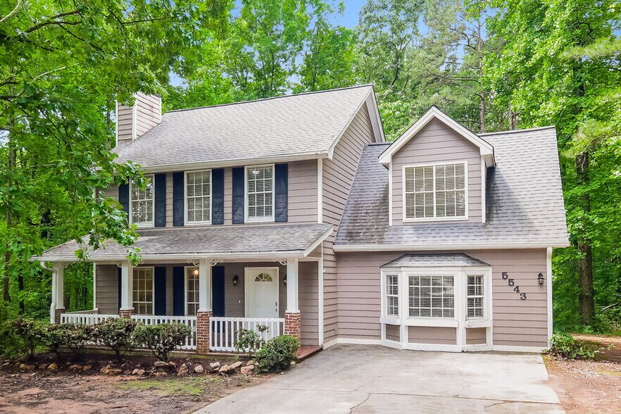 Building Photo - 5543 Dorsett Shoals Rd