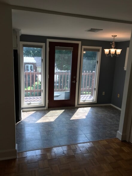 Building Photo - 536 Linden St