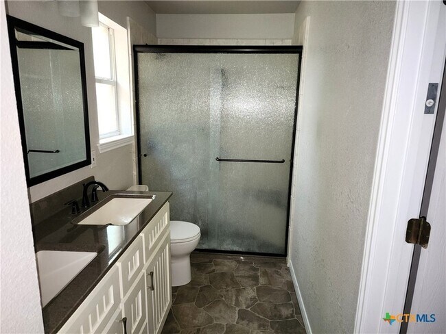 Building Photo - 30 Willow Run Dr