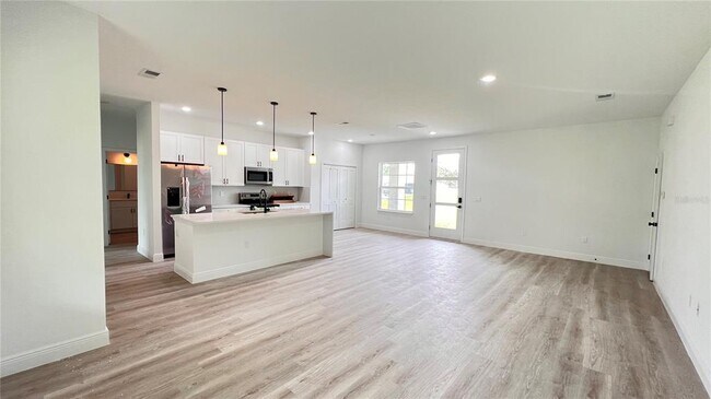 Building Photo - 3360 SW 129th Loop