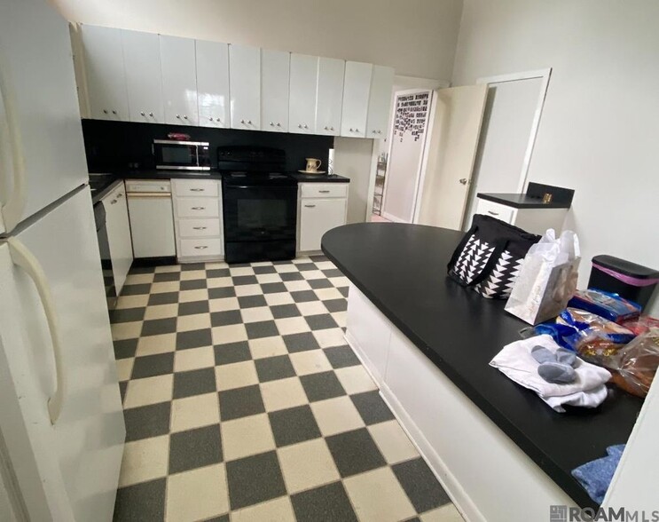 Building Photo - 659 W Main St