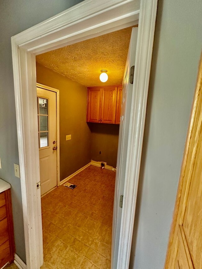 Building Photo - COMING SOON! **Charming 3 Bedroom, 2 Bath ...