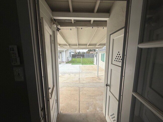 Building Photo - Multi Generation Home 4 Bedroom 3 Bath