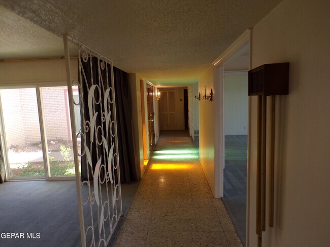 Building Photo - 4820 Louisiana St