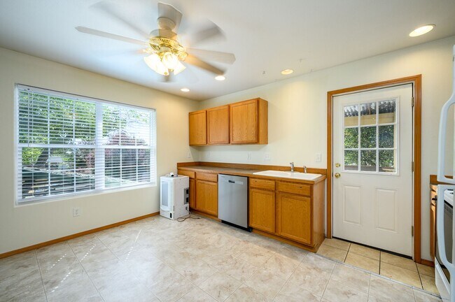 Building Photo - EDD1411