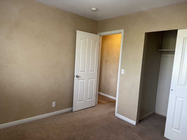 Building Photo - 7691 Willow Walk Ln