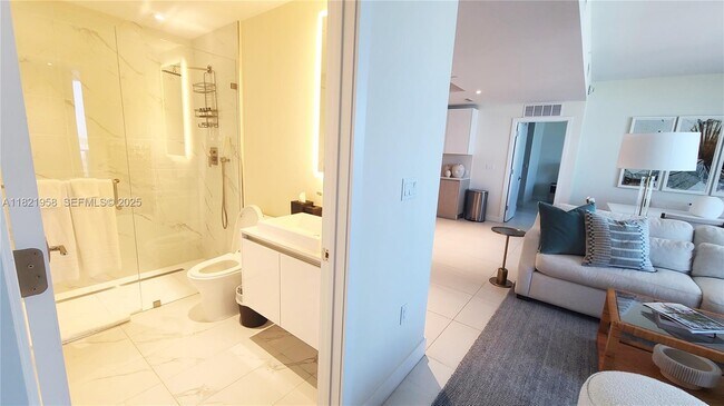 Building Photo - 3100 N Ocean Dr