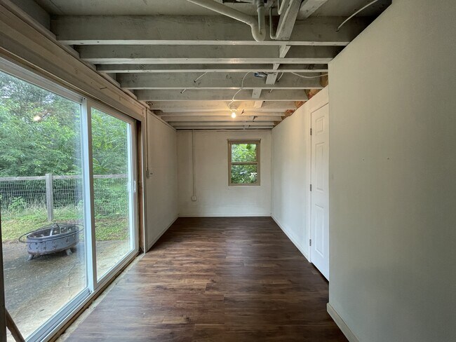 Building Photo - 1113 Craigmont Dr