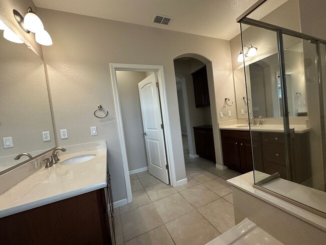 Building Photo - Beautiful 3 Bedroom, 2.5 Bath Mountain House Home