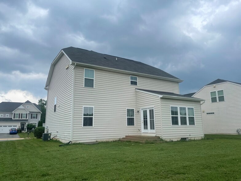 Building Photo - 2410 Walthall Ct