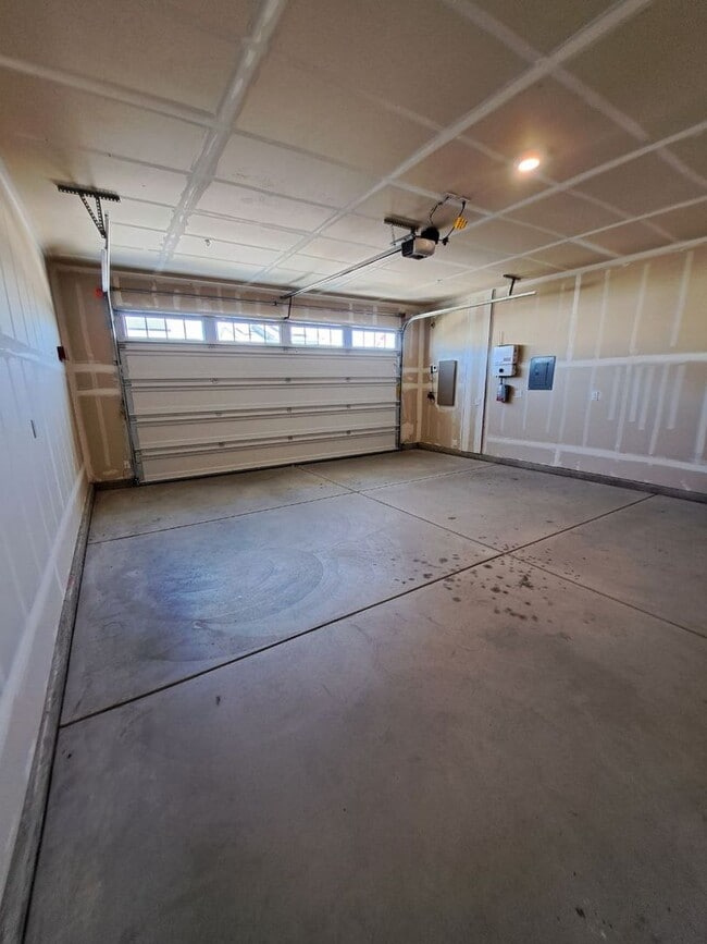 Building Photo - Charming Clovis Home in Heritage Grove – M...