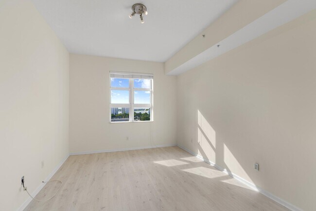 Building Photo - 403 S Sapodilla Ave
