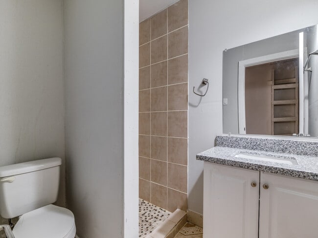 Building Photo - 411 Gober St