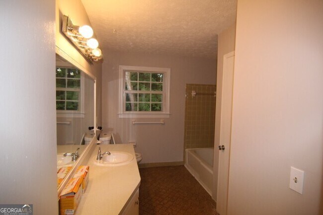 Building Photo - 3765 Manor House Dr
