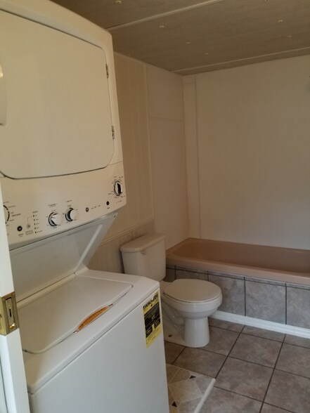 Building Photo - 41 Thicket Rd